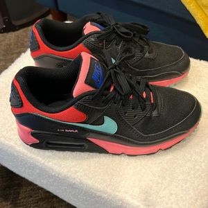 Women’s 6.5 Nike Air Max